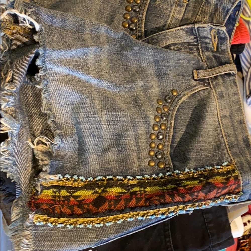 Shorts - Picture 3 of 4
